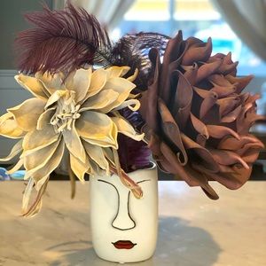 Ceramic flower vase